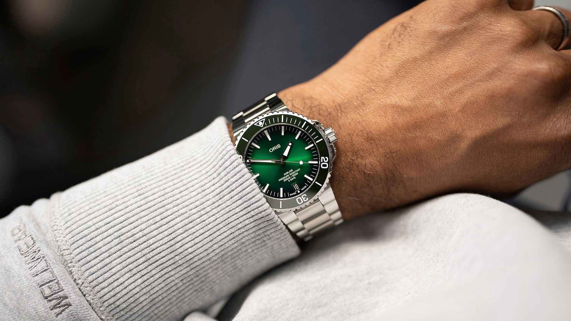 Oris aquis 39.5 mm green best sale